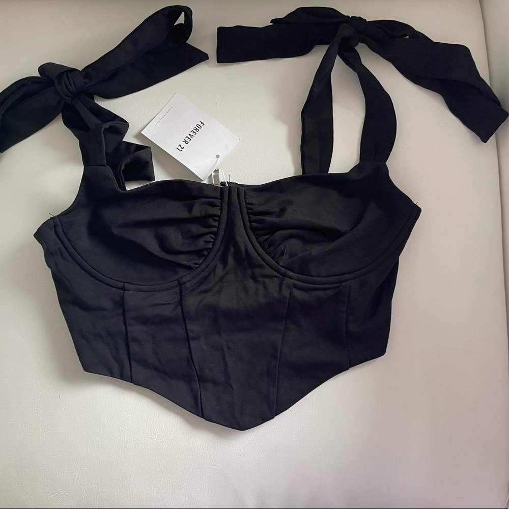 an elegant yet sexy corset with straps that can be tied or untied.